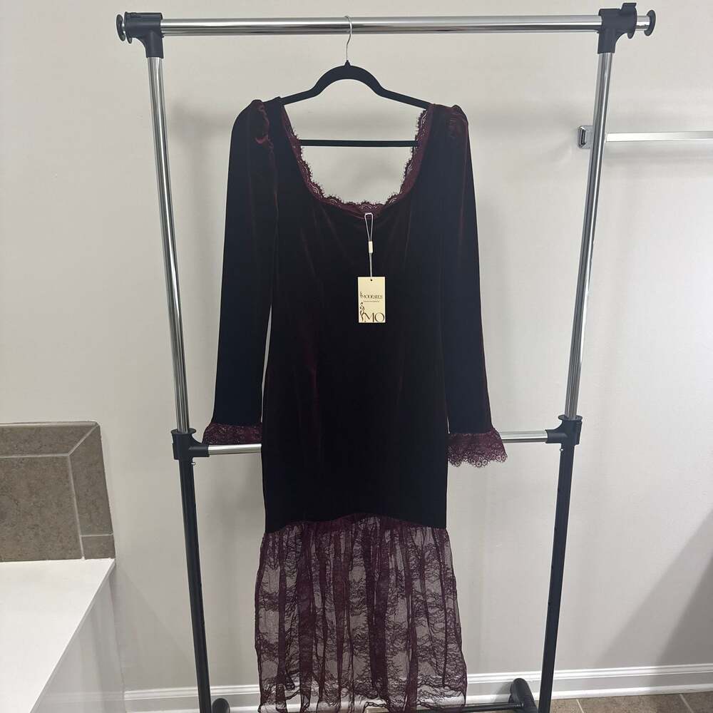 Modesees NWT Burgundy Velvet Lace Trim Mermaid Midi Dress